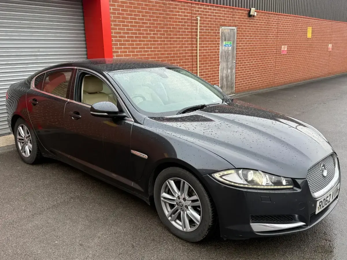 Used Jaguar XF Luxury 187 HP (137 kW) 2012 Grey Sedan
