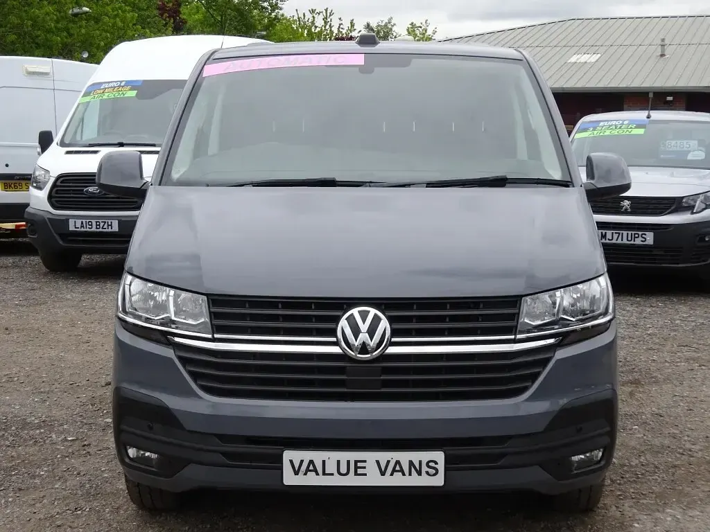 Usado VW Transporter Highline 2023 Gris Van