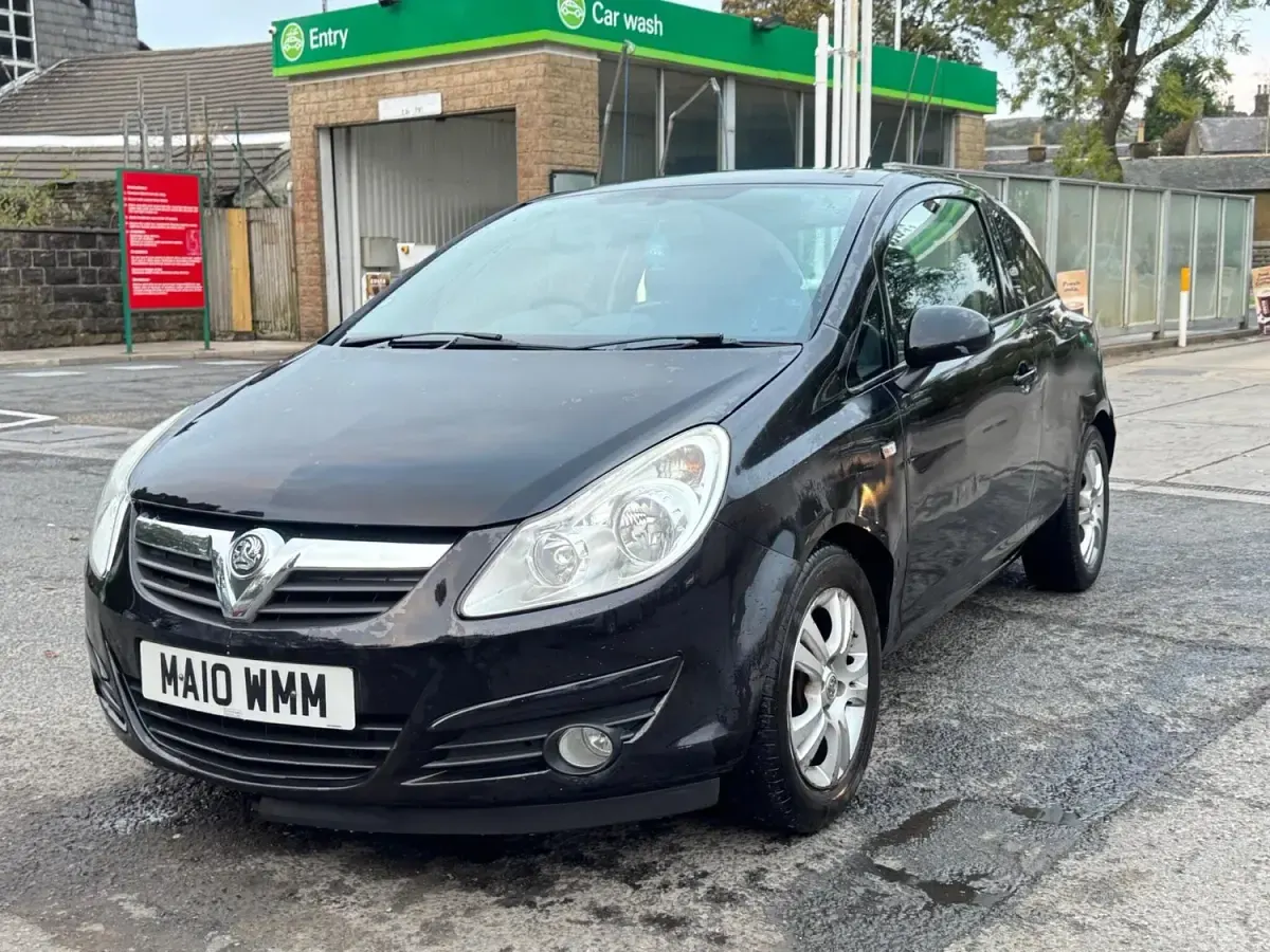 Second-hand Vauxhall Corsa 2010 Negru Hatchback