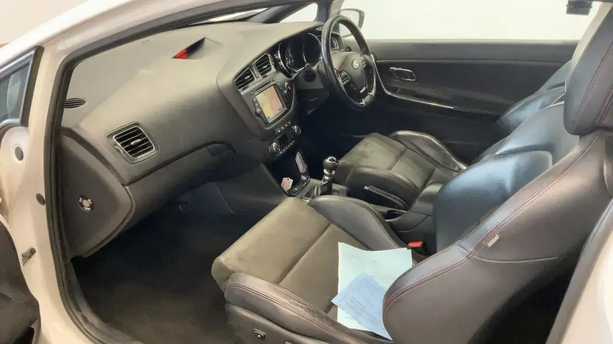 Used Kia ProCeed GT 2015 White Hatchback