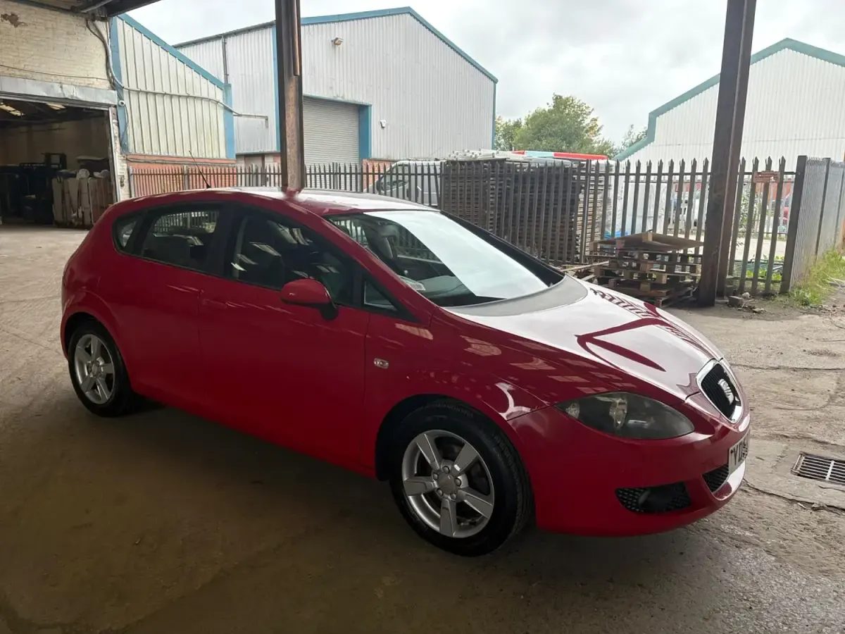 Used Seat Leon 102 HP (75 kW) 2009 Red Hatchback
