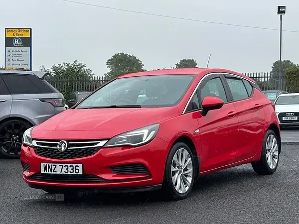 Used Vauxhall Astra 110 HP (80 kW) 2017 Red Hatchback