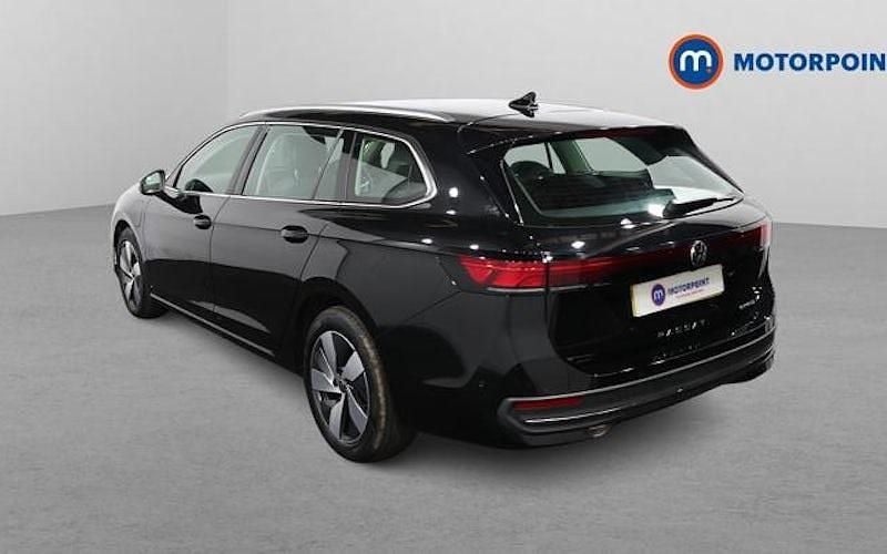 Used VW Passat Life 204 HP (150 kW) 2025 Black Estate