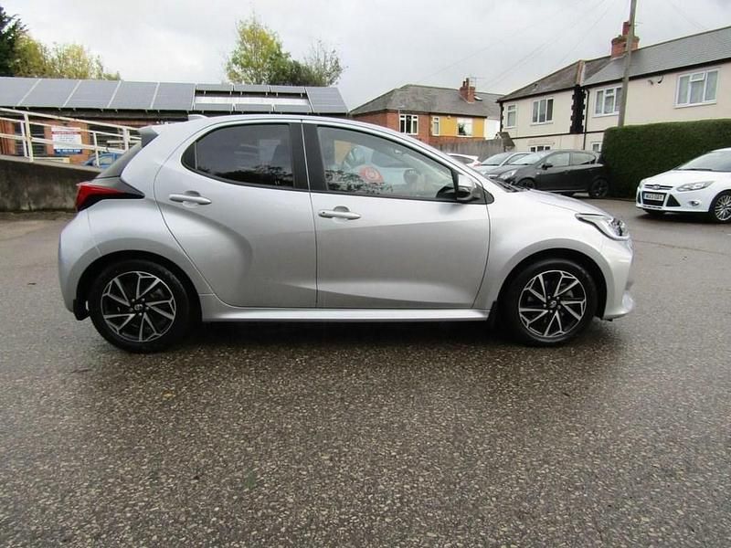 Used Toyota Yaris Hybrid Design 116 HP (85 kW) 2022 Silver Hatchback
