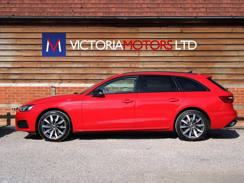 Begagnad Audi A4 Sport 150 HK (110 kW) 2021 Röd Kombi