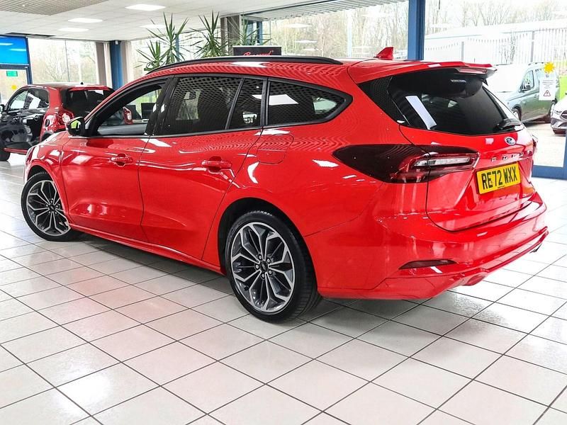 Used Ford Focus ST-Line 2022 Race red Estate