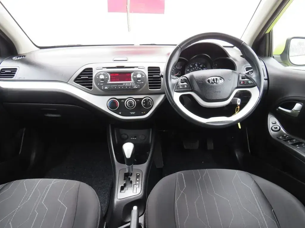 Used Kia Picanto 85 HP (62 kW) 2014 Green Hatchback