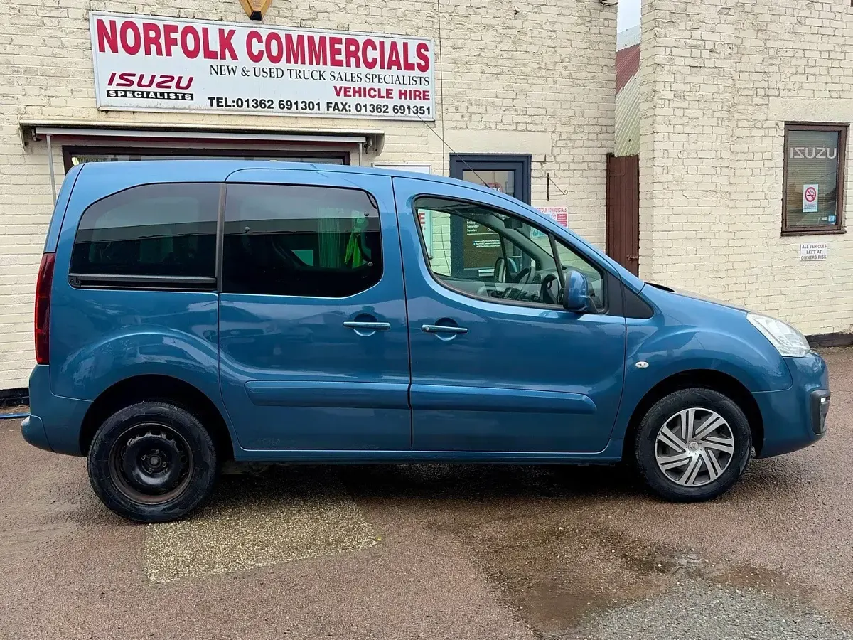 Used Citroën e-Berlingo Feel 100 HP (73 kW) 2017 Blue MPV