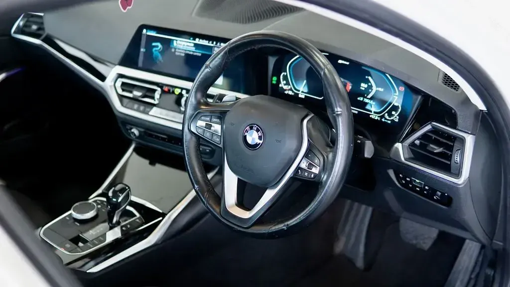 Usado BMW 330 Impressive 292 CV (214 kW) 2020 Blanco Berlina
