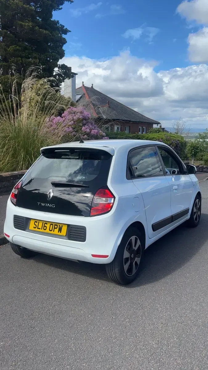 Used Renault Twingo Play 70 HP (51 kW) 2016 White Hatchback