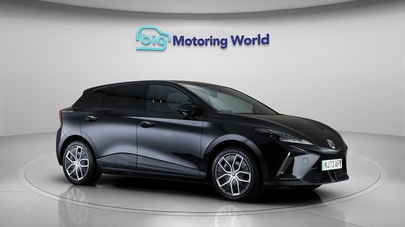 Black Used 2024 MG MG4 EV Trophy Hatchback | £15,700 (Good price) - Image 1/4