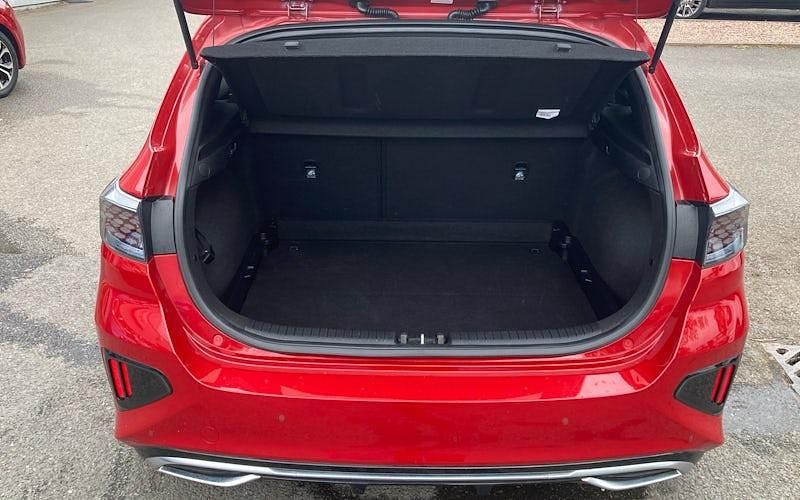 Usado Kia Ceed GT-Line 160 HP (117 kW) 2023 Vermelho Citadino