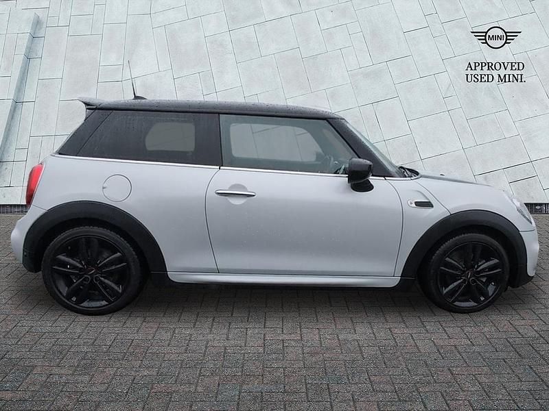Używany Mini Cooper Hatch 134 KM (98 kW) 2020 Srebrny Hatchback