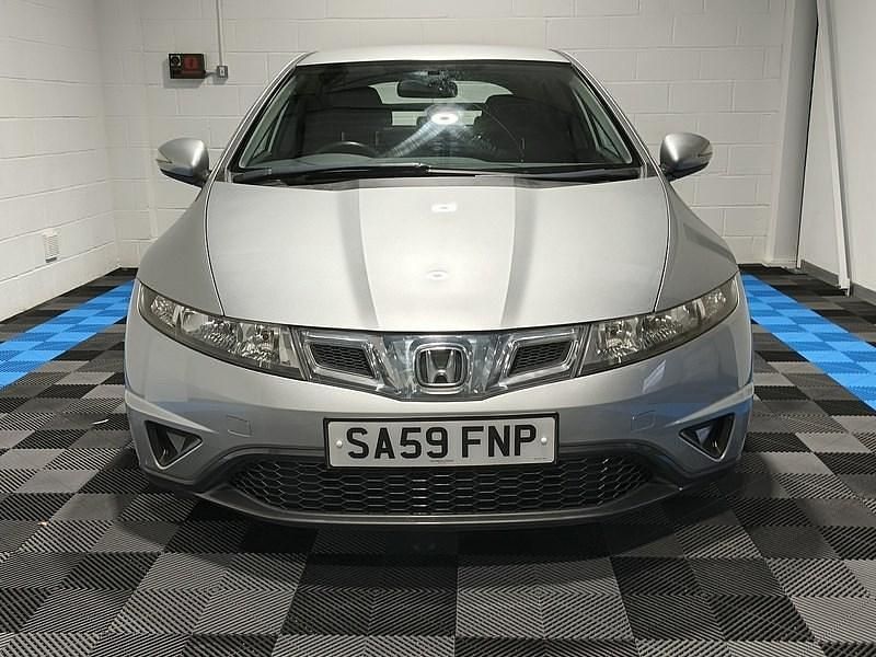 Begagnad Honda Civic SE 140 HK (102 kW) 2009 Silver Halvkombi
