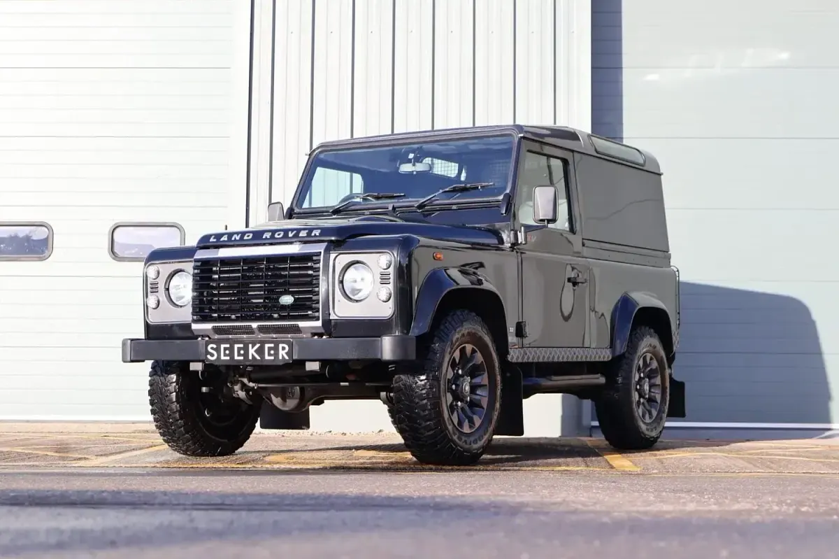 Used Land Rover Defender 122 HP (89 kW) 2013 Black