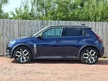 Used Renault R5 Komfort 110 kW (150 HP) 2025 Blue Hatchback