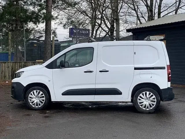 Usado Peugeot Partner Premium 131 HP (96 kW) 2021 Branco Monovolume