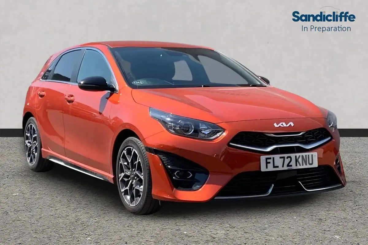 Usado Kia Ceed GT-Line 158 HP (116 kW) 2024 Colour Citadino