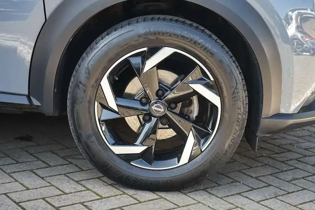 Used Nissan Juke N-Connecta 112 HP (82 kW) 2023 Grey SUV
