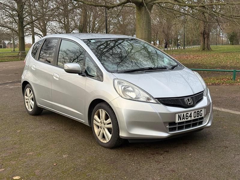 Used Honda Jazz ES 99 HP (72 kW) 2014 Silver Hatchback