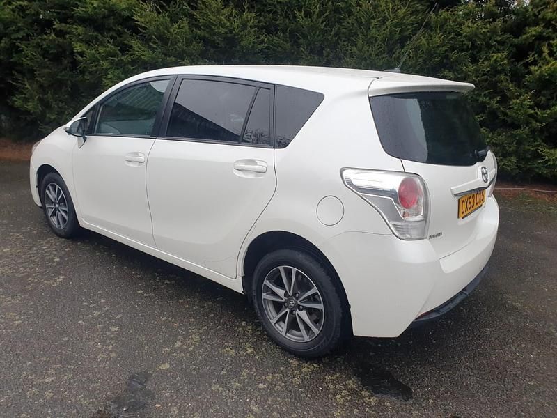 Used Toyota Verso 2013 White MPV