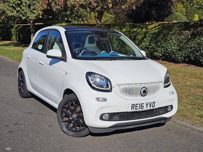 White Used 2016 Smart ForFour Premium Hatchback | £4,590 (Fair price) - Image 1/4