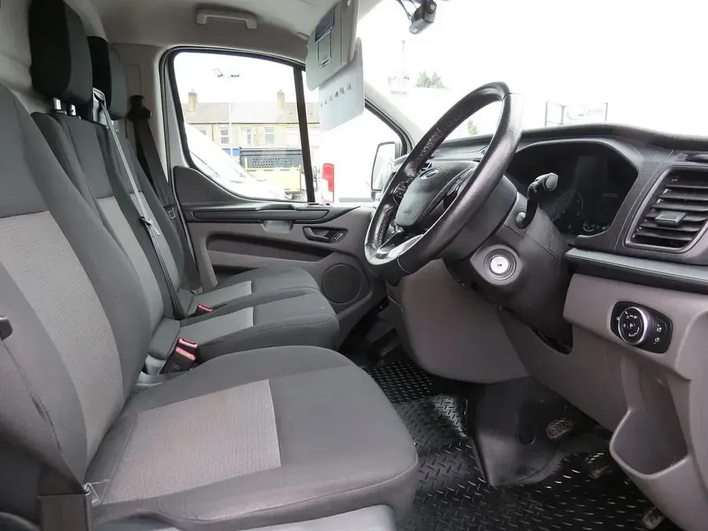 Used Ford Transit Custom 105 HP (77 kW) 2018 White Van