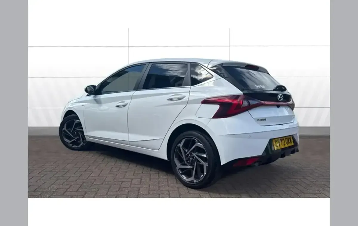 Used Hyundai i20 Premium 100 HP (73 kW) 2022 White Hatchback