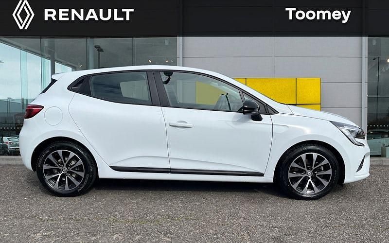 Used Renault Clio V Evolution 145 HP (106 kW) 2022 White  Hatchback