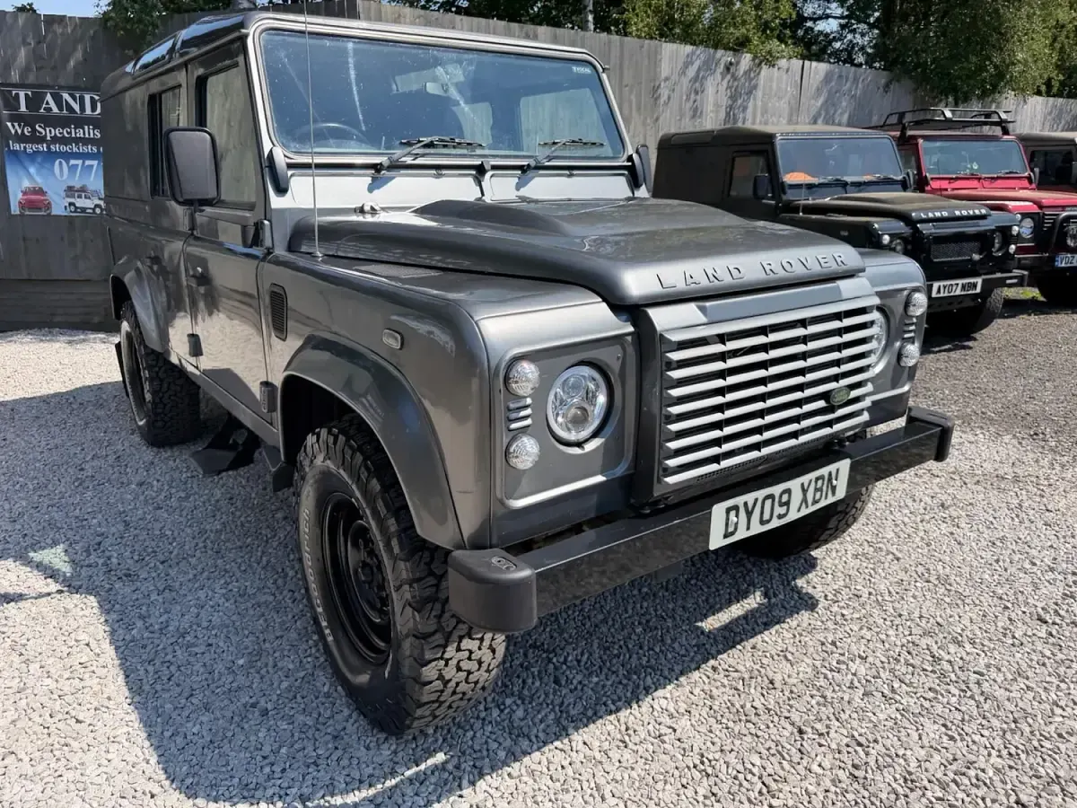 Used Land Rover Defender 122 HP (89 kW) 2009 Grey Estate