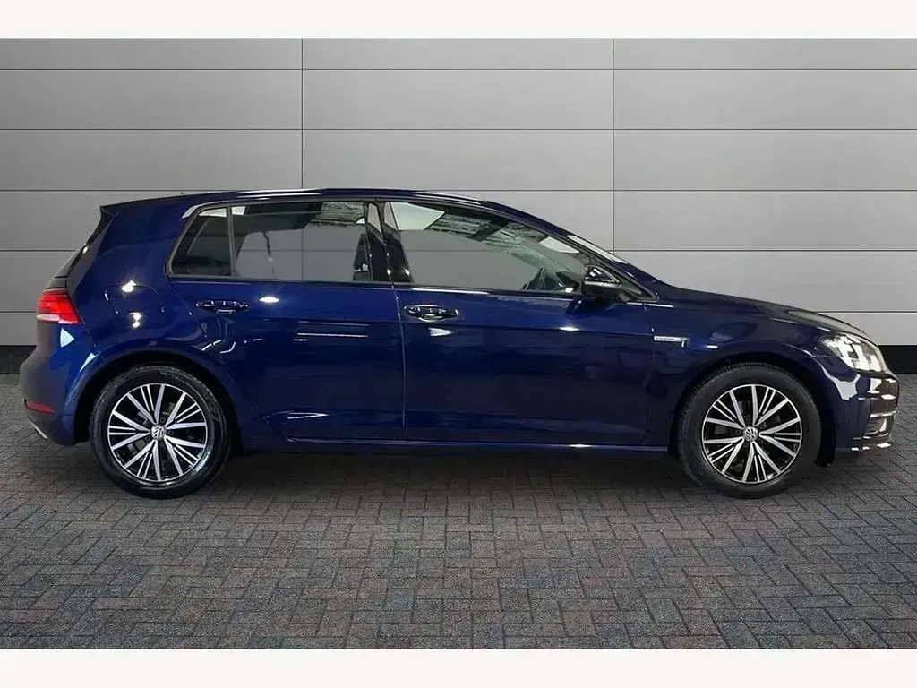 Used VW Golf VII SE 130 HP (95 kW) 2018 Blue Hatchback
