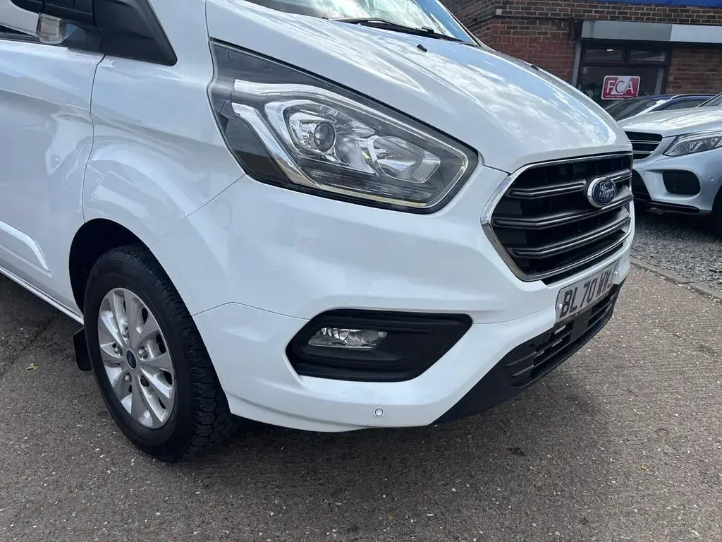Used Ford Transit Custom Limited 130 HP (95 kW) 2020 White Van