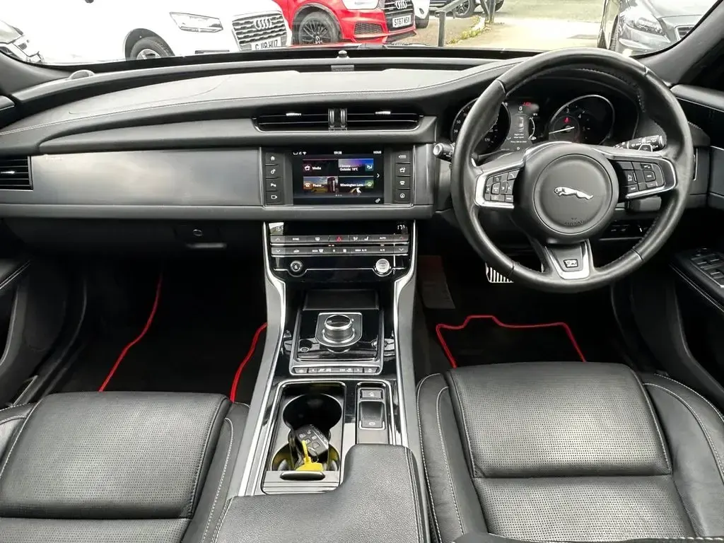 Used Jaguar XF Sportbrake R-Sport 180 HP (132 kW) 2018 Black Estate