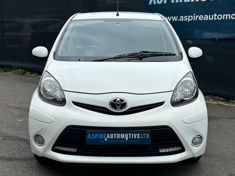 Used Toyota Aygo 68 HP (50 kW) 2013 White Hatchback