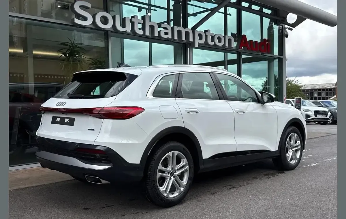 New Audi Q5 Sport 200 HP (147 kW) 2026 White SUV