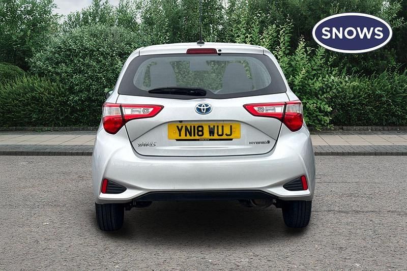 Used Toyota Yaris Hybrid 100 HP (73 kW) 2018 Silver