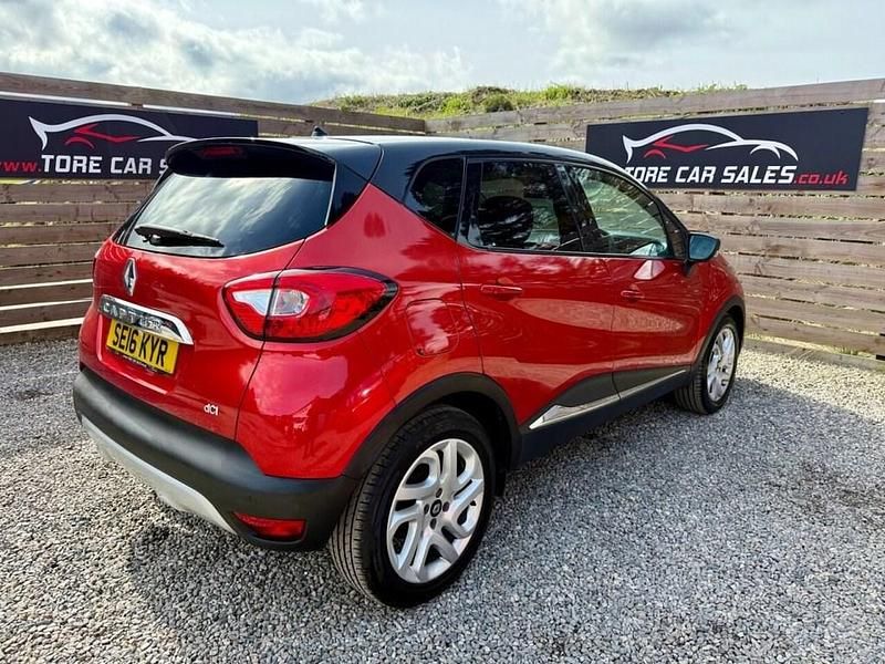 Used Renault Captur Signature 90 HP (66 kW) 2016 Red/black SUV