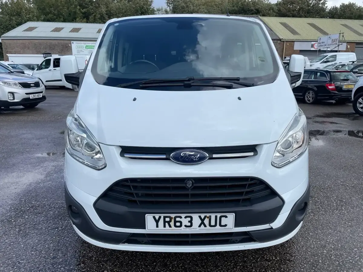 Used Ford Transit Custom Limited 155 HP (114 kW) 2013 White Van