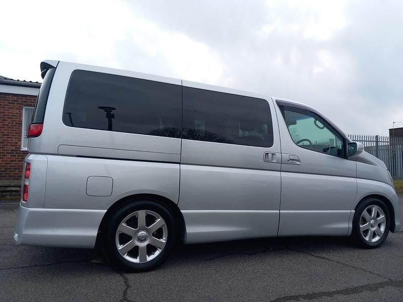 Used Nissan Elgrand 2008 Silver MPV