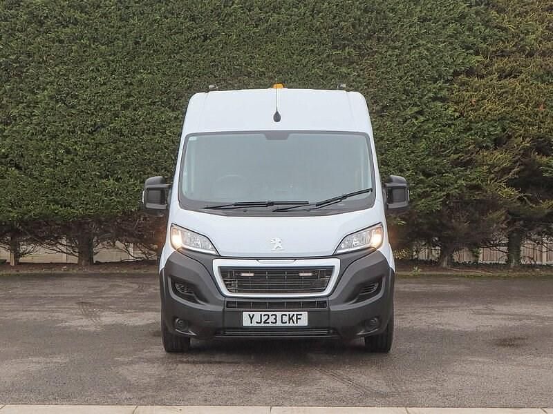 Used Peugeot Boxer 140 HP (102 kW) 2023 White Van