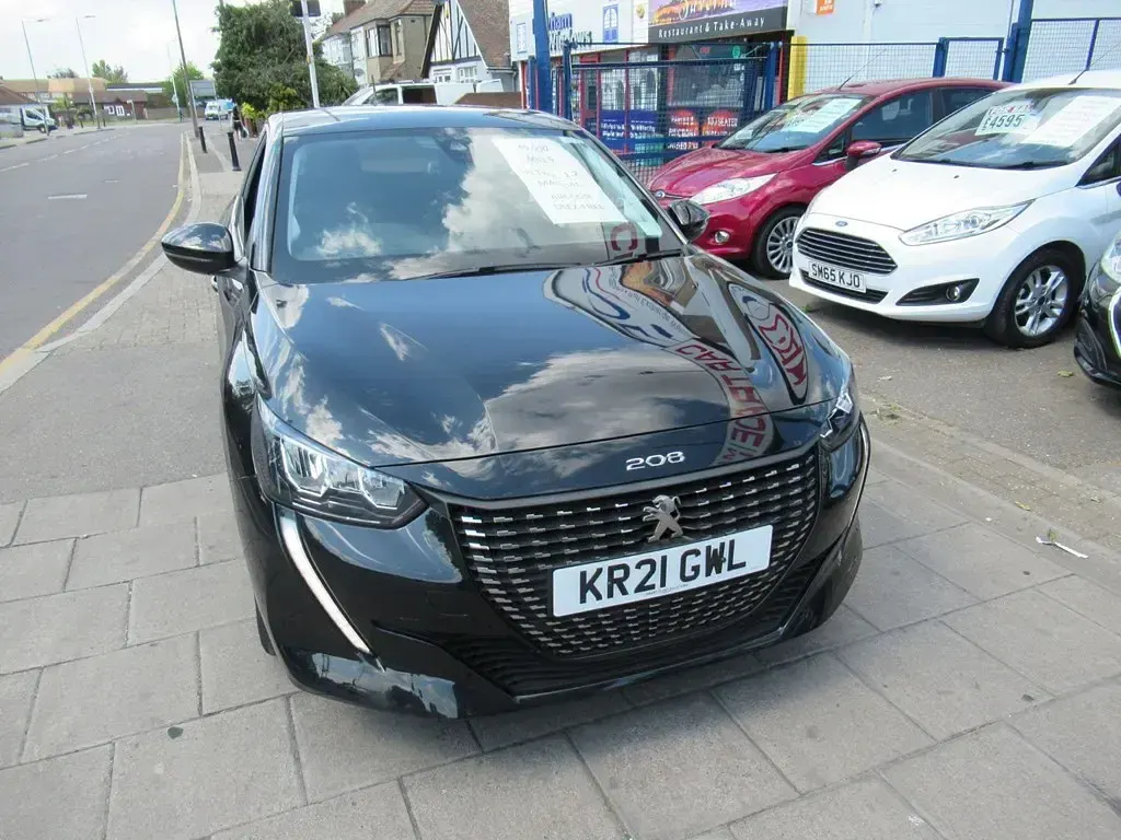 Second-hand Peugeot 208 Allure Premium 75 CP (55 kW) 2021 Negru Hatchback