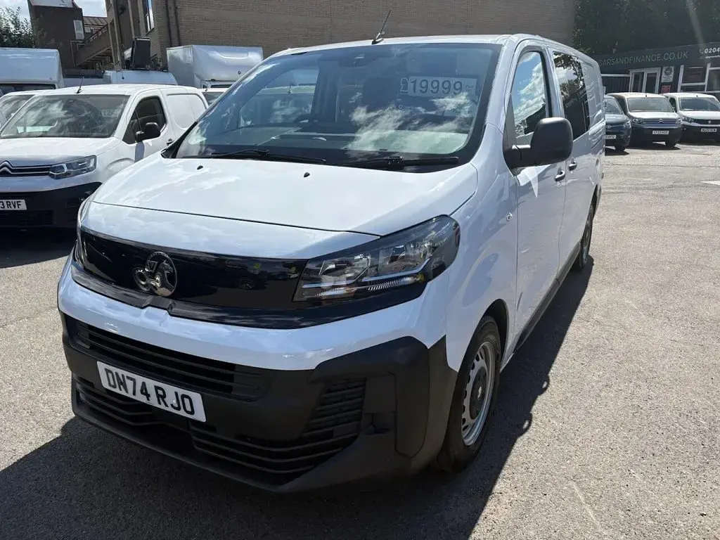 Used Vauxhall Vivaro 150 HP (110 kW) 2024 White MPV