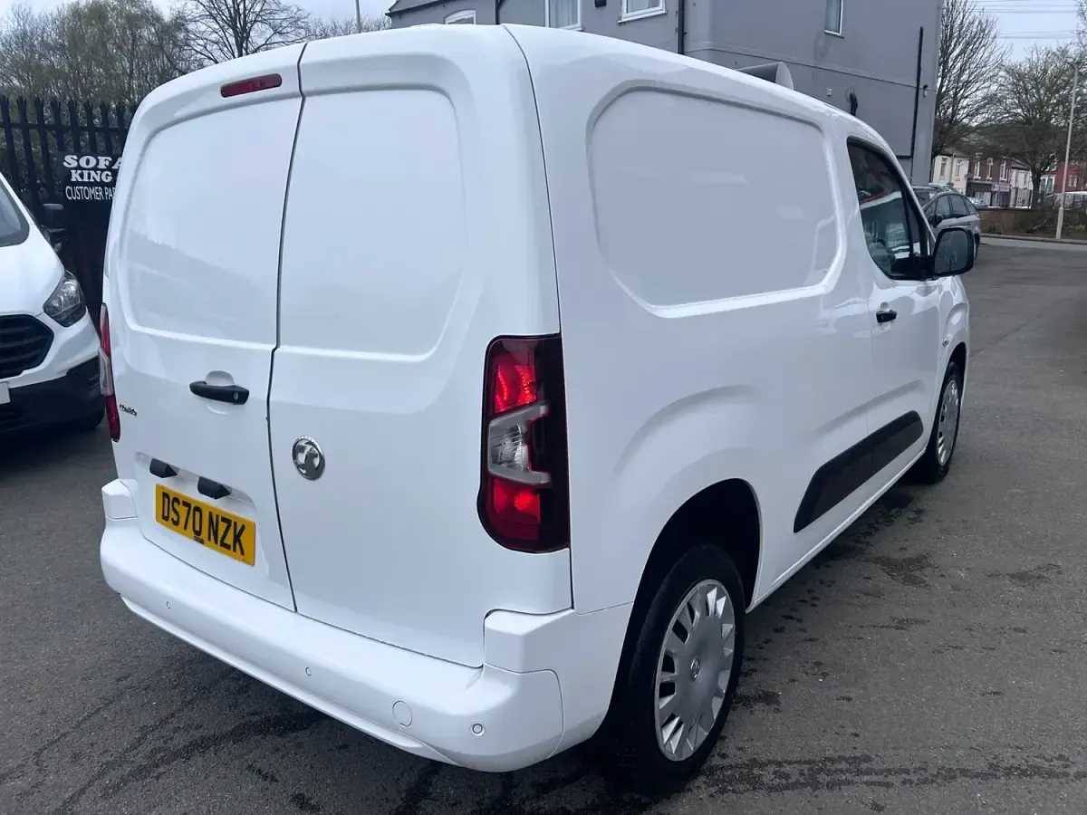 Used Vauxhall Combo Sportive 100 HP (73 kW) 2020 White MPV