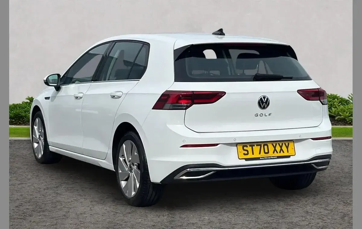 Used VW Golf VIII Style 147 HP (108 kW) 2021 White Hatchback