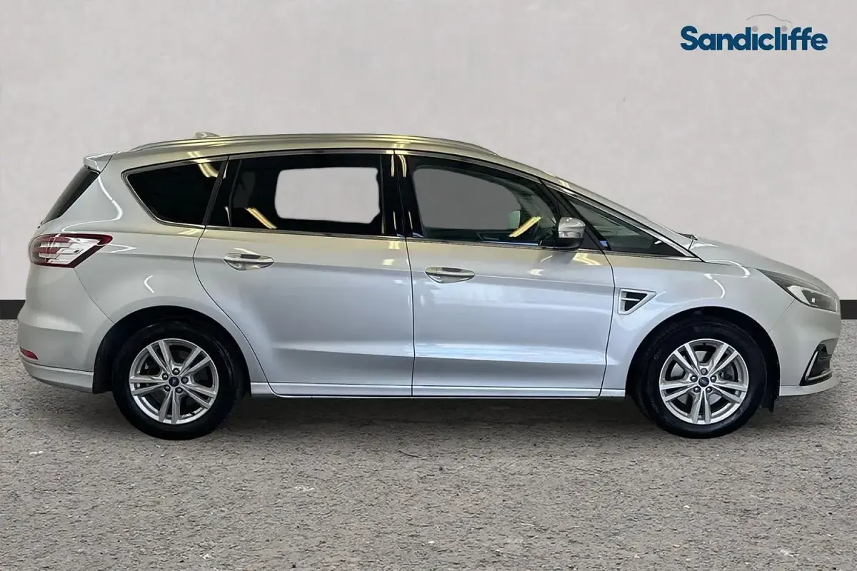 Usado Ford S-MAX Titanium 190 HP (139 kW) 2022 Prateado Monovolume