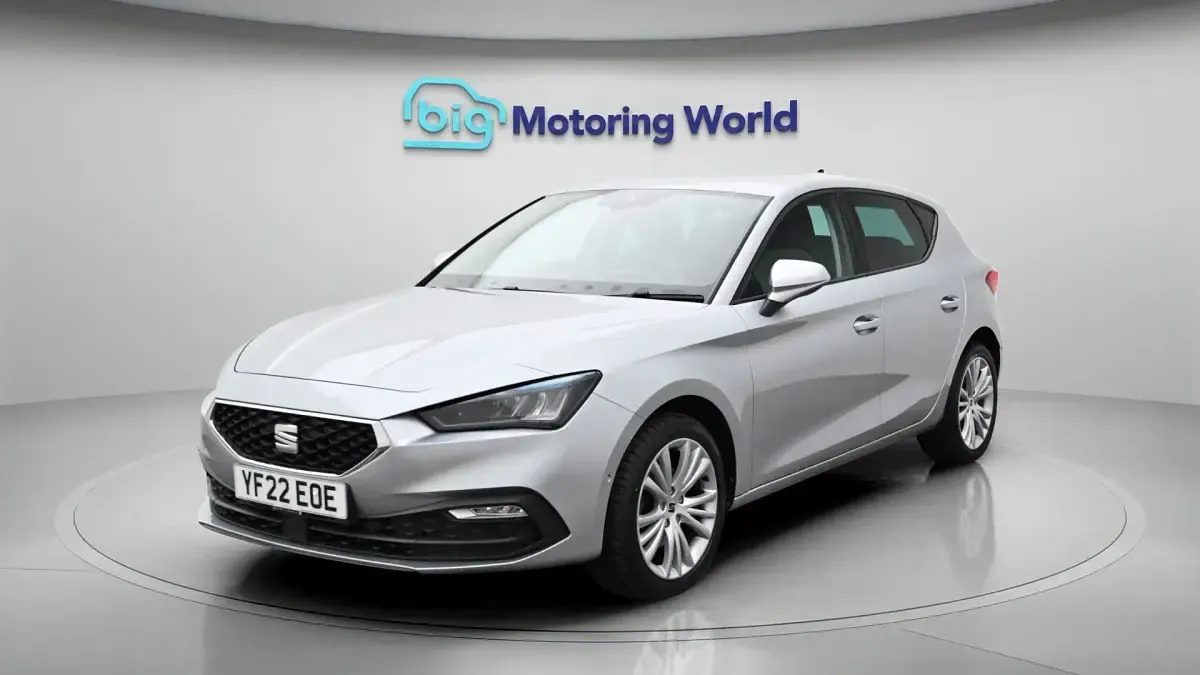 Used Seat Leon SE Dynamic 110 HP (80 kW) 2022 Silver Hatchback