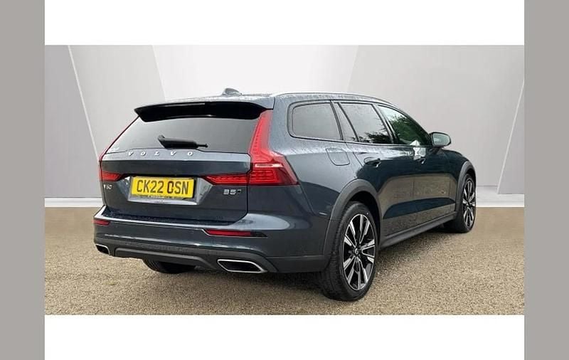 Used Volvo V60 CC 247 HP (181 kW) 2022 Blue Estate