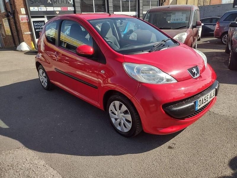 Red Used 2005 Peugeot 107 Hatchback | £1,995 (Fair price) - Image 1/4