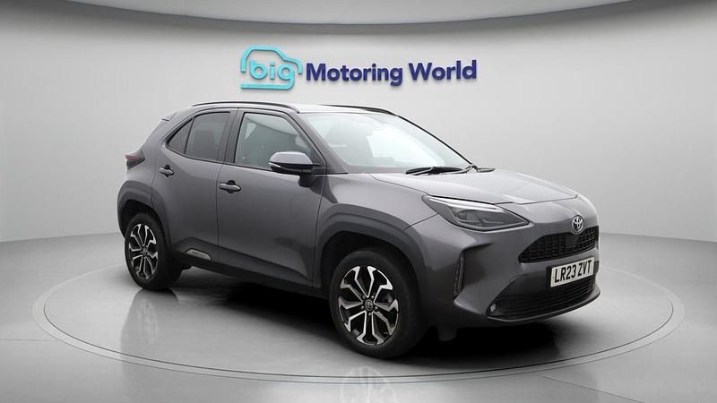 Used Toyota Yaris Cross Design 116 HP (85 kW) 2023 Grey SUV