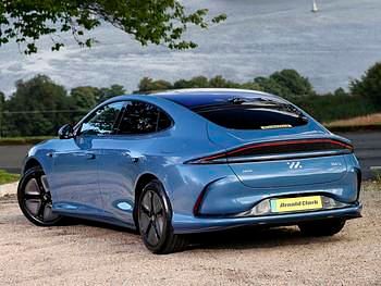 Ny MG IM5 216 kW (295 HK) 2026 Blå Halvkombi